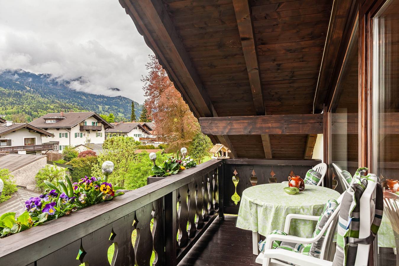 Ganze Wohnung, Ferienwohnung 'Aurikel' mit Bergblick, Balkon und Wlan in Garmisch-Partenkirchen, Bayerische Alpen