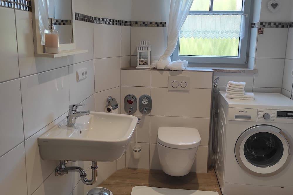 Ganze Wohnung, Große Erdgeschoß Ferienwohnung mit Wintergarten in Marktoberdorf, Bayerisch Schwaben