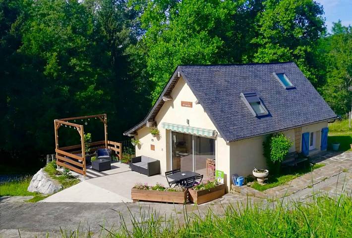 Gîte pour 4 personnes, avec Terrasse et Jardin à Lasseube