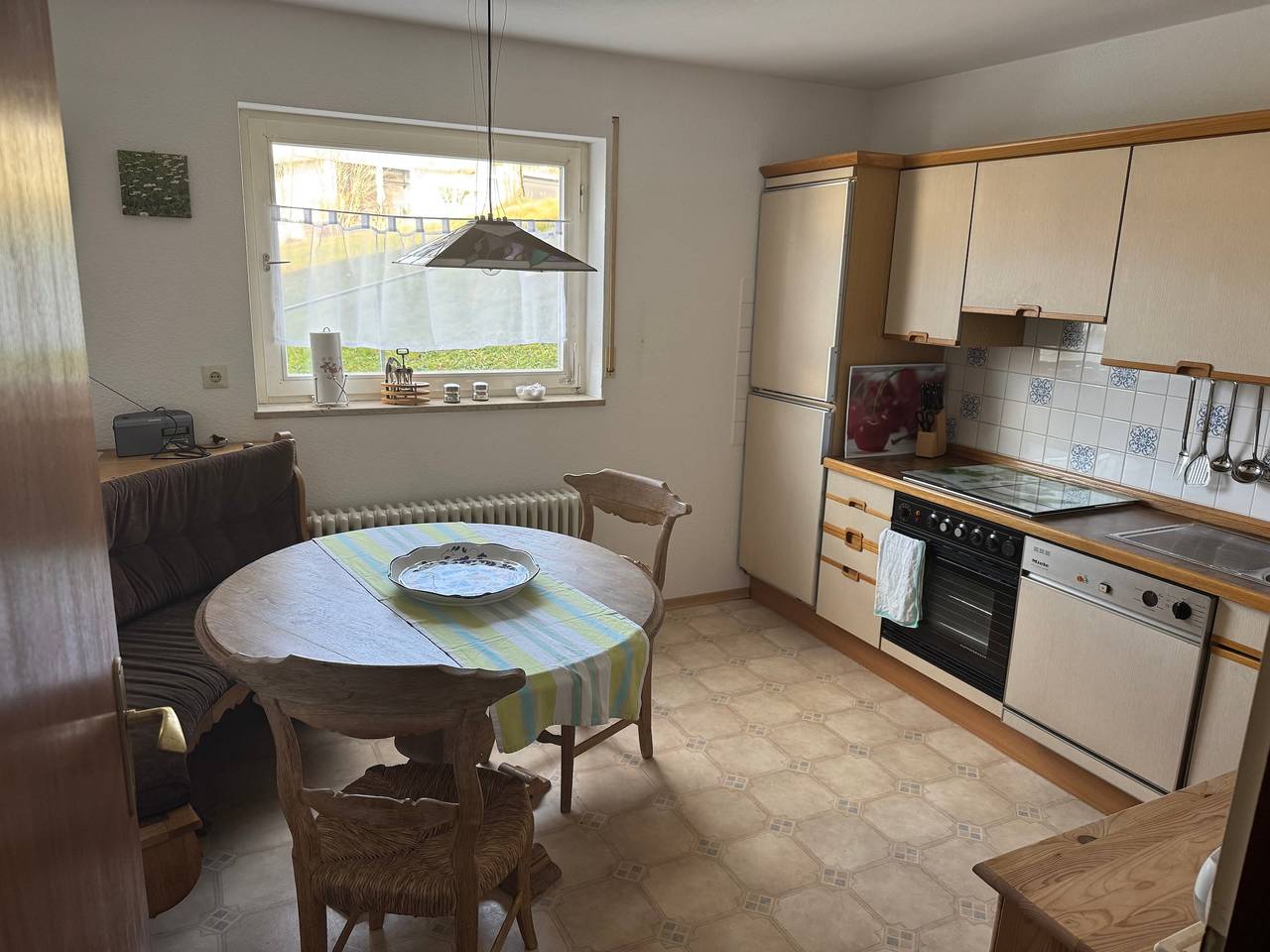 Entire apartment, Apartment 'Höri' with Shared Terrace, Private Garden and Wi-Fi in Unteruhldingen, Uhldingen-Mühlhofen