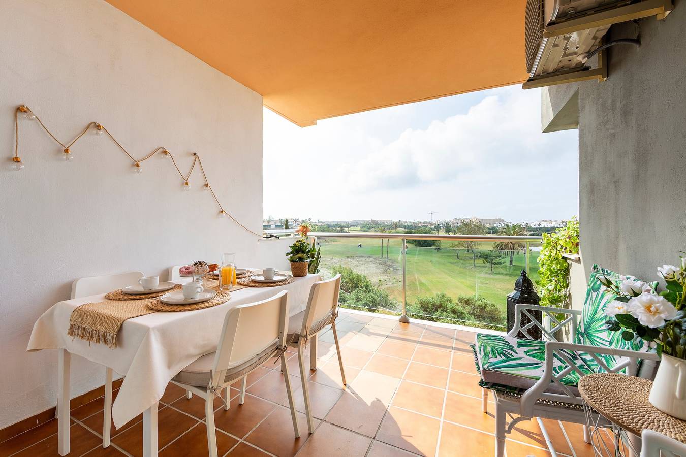 Appartement entier, Terrasse avec vue sur le golf, piscine et climatisation. Calme et plage à Almerimar in Almerimar, El Ejido