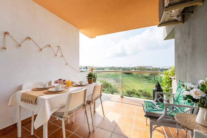Ganze Wohnung, Terrasse mit Golfblick, Pool & Klimaanlage – Ruhe und Strand in Almerimar in Almerimar, El Ejido