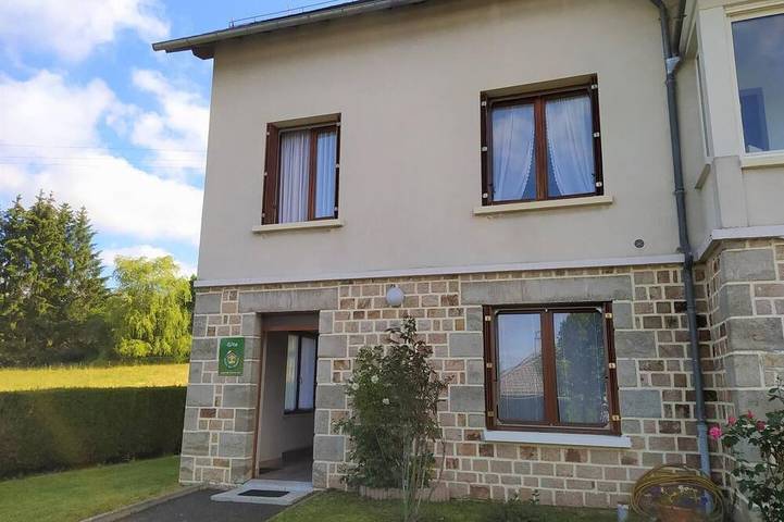 Location de vacances pour 4 personnes, avec jardin, animaux acceptés à Saint-Alban-sur-Limagnole