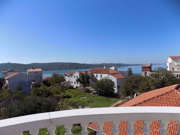 Gîte pour 4 personnes, avec jardin à Pirovac - 4