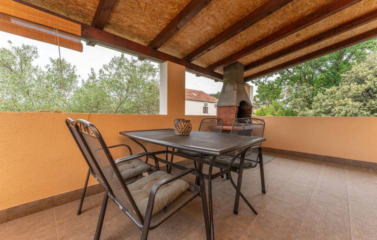 Ganze Ferienwohnung, Charmante 2-Zimmer-Wohnung mit Terrasse, Parkplatz und WLAN in Strandnähe in Biograd na Moru, Zadar