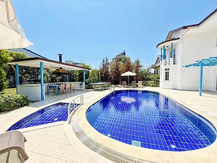 Location de vacances pour 12 personnes, avec terrasse ainsi que bassin pour enfant et jardin à Fethiye (Muğla) - 2