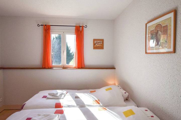 Location de vacances pour 6 personnes, avec Terrasse ainsi que Jardin et Piscine à Saint-Médard-d'Excideuil - 2