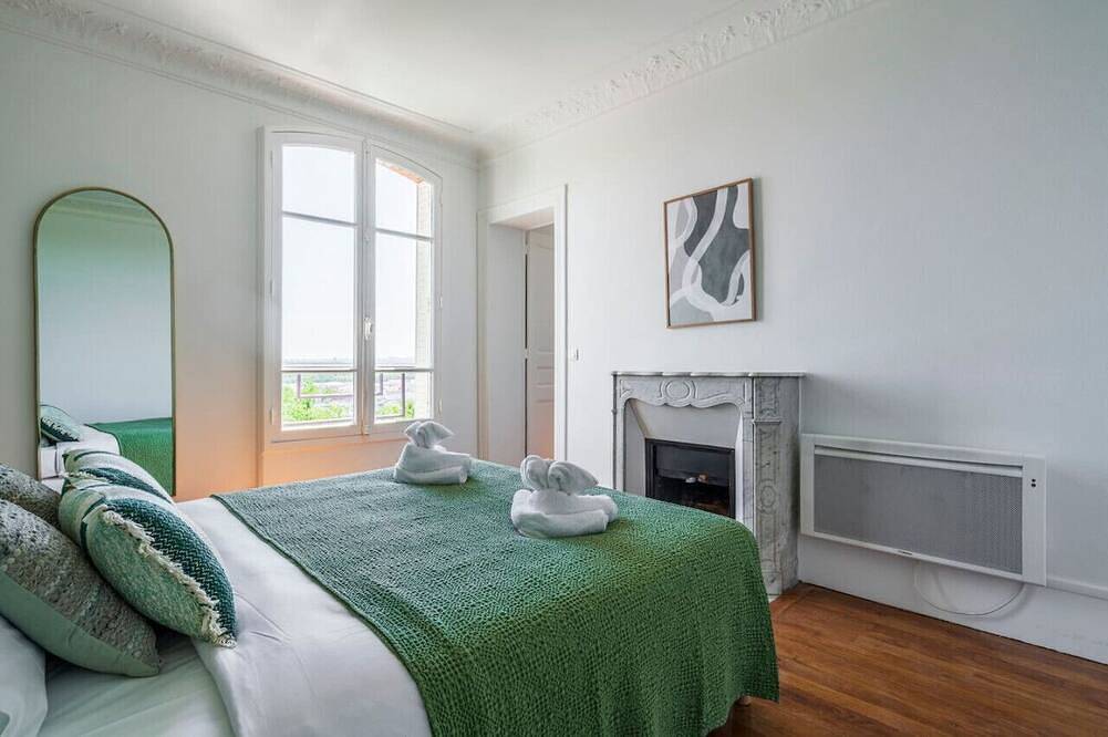 Appartement entier, Appartement spacieux Vue sur Tour Effeil - Puteaux in Puteaux, Hauts-de-Seine