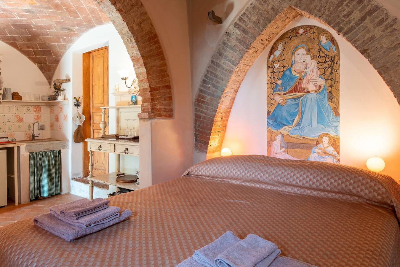 Ganze Wohnung, Apartment 'Di Sotto' mit Gemeinschaftspool, gemeinsamer Terrasse und Wlan in Sinalunga, Chianti