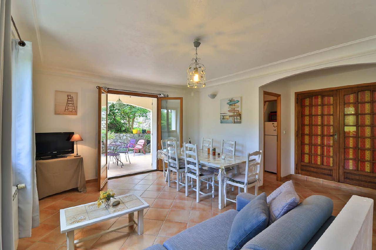 Appartamento intero, Appartamento con terrazza coperta e vista sulla montagna in Le Bar-sur-Loup, Cannes e dintorni