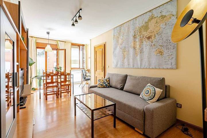 Apartamento entero, Luz natural, silencioso y muy bien situado in Chamartín (Madrid), Madrid
