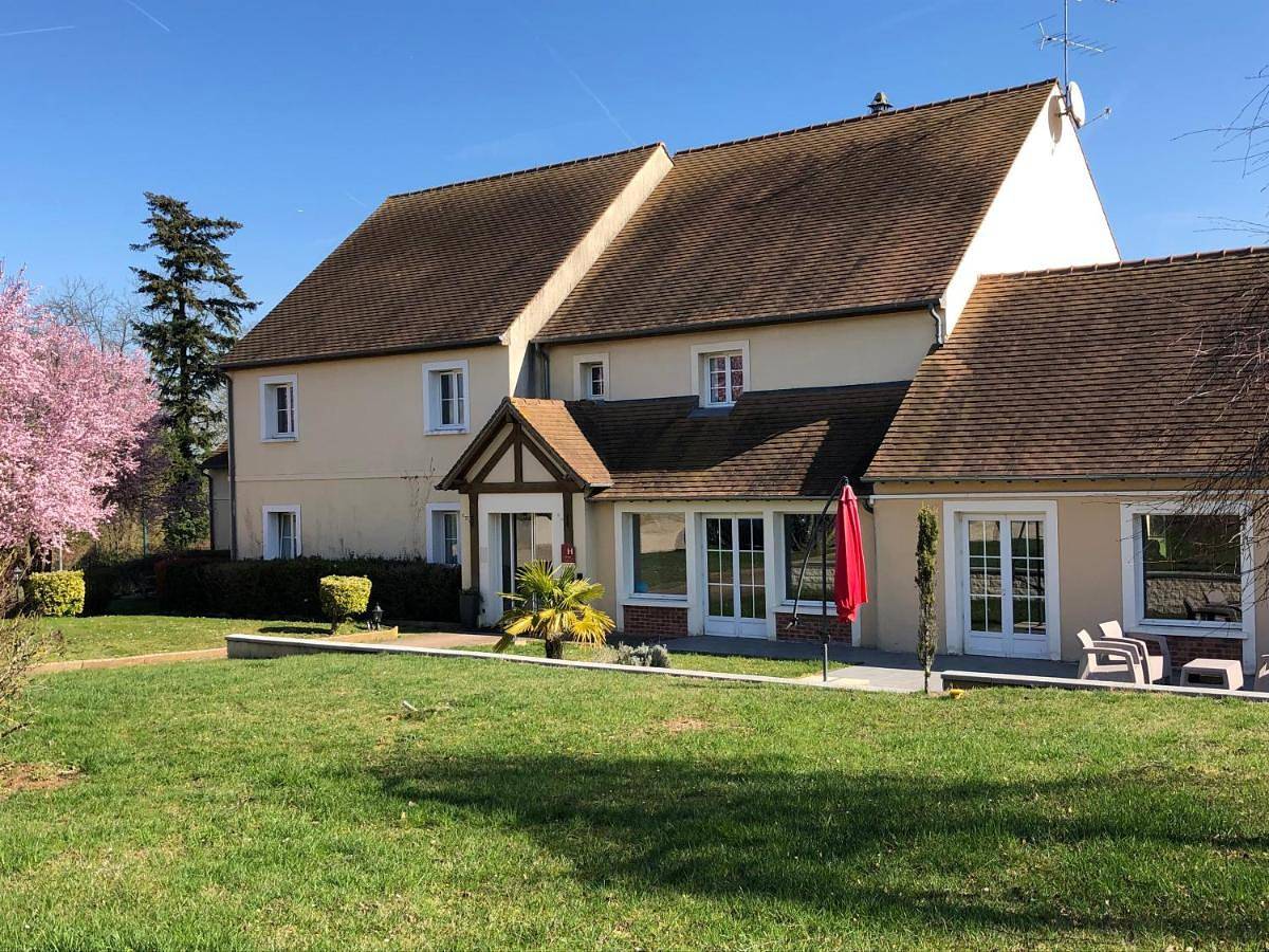 Hôtel Hapy in Houdan, Yvelines