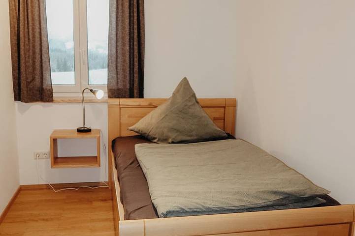 Ganze Wohnung, Ferienwohnung mit wundervollem Alpenpanorama und großzügigem Balkon in Rohrdorf, Chiemgauer Alpen