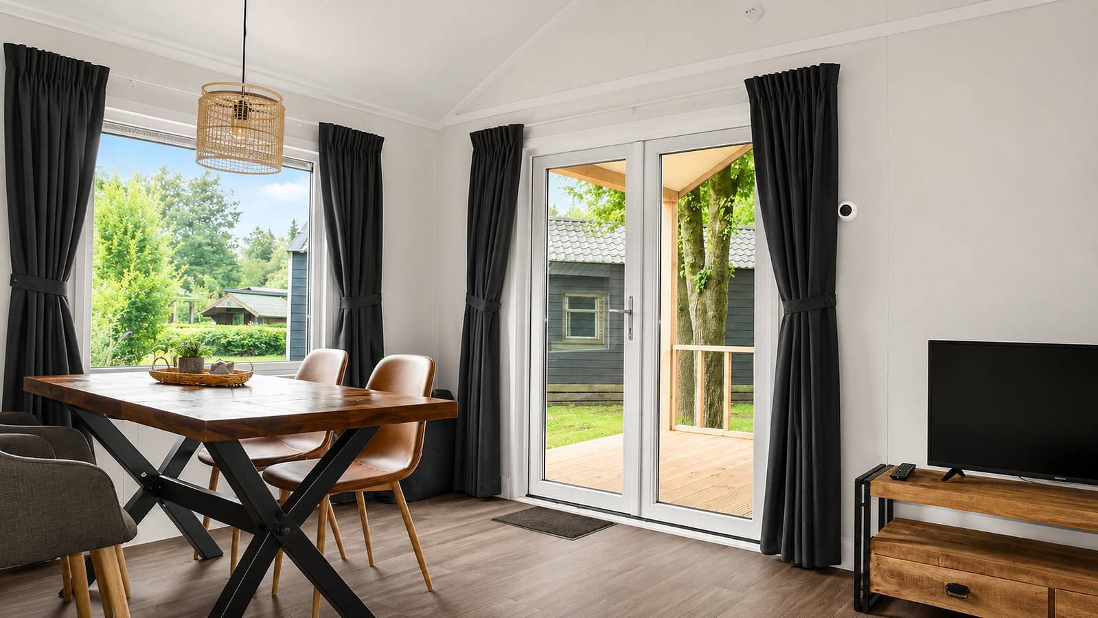 Camping ’t Veld — Strandchalet met hottub | 4 personen in Hardenberg, Regio Zwolle