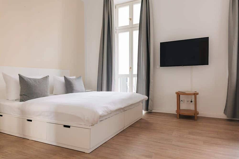 Ganze Wohnung, Frankfurter Allee Triple Apartments by Sabine in Friedrichshain - Kreuzberg, Berlin