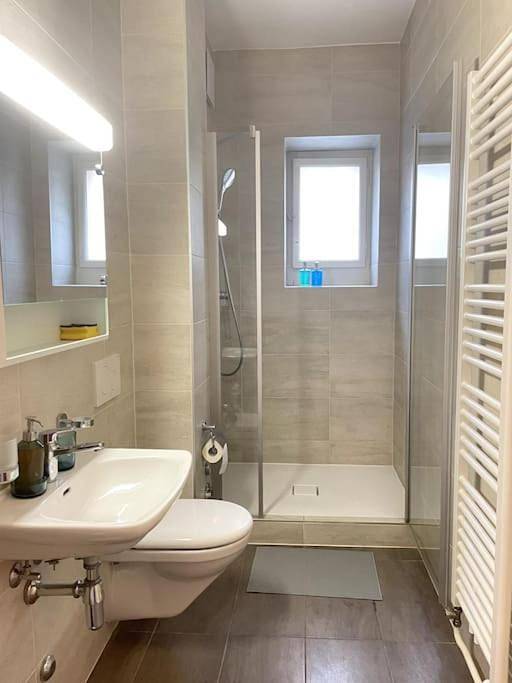 Cały apartament, Celui qui est au centre in Genève Secteur de dist., Genewa