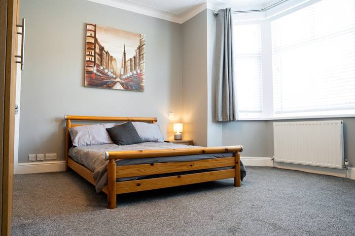 Vacation rental for 8 people, with Yard in Manchester