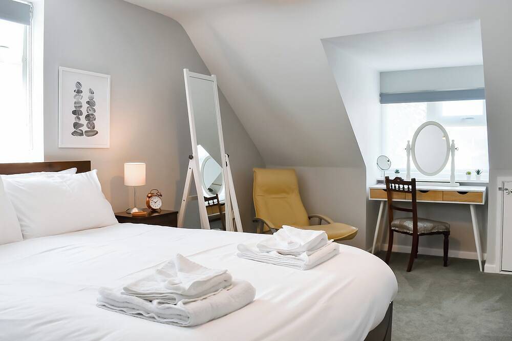 4 bedroom accommodation in Lymington in Lymington, Hampshire