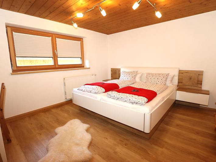 Ganze Wohnung, Großzügiges Apartment im typischen Tiroler Stil in Bruck am Ziller, Bezirk Schwaz