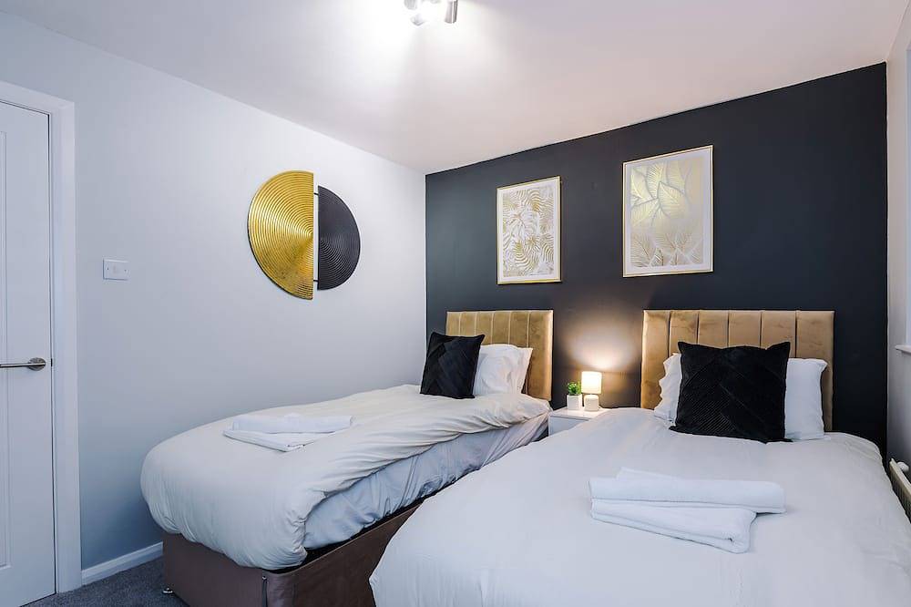 Stockport | Parking | Sleeps 5 in Stockport, Greater Manchester