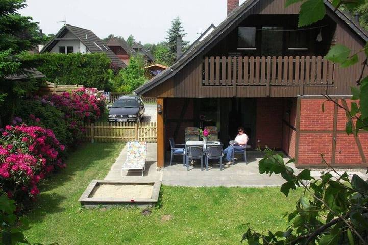 Ferienhaus für 6 Personen, mit Balkon und Garten in Jade