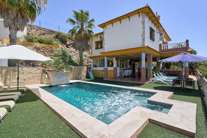 Ferienhaus für 10 Personen, mit Garten in Sayalonga
