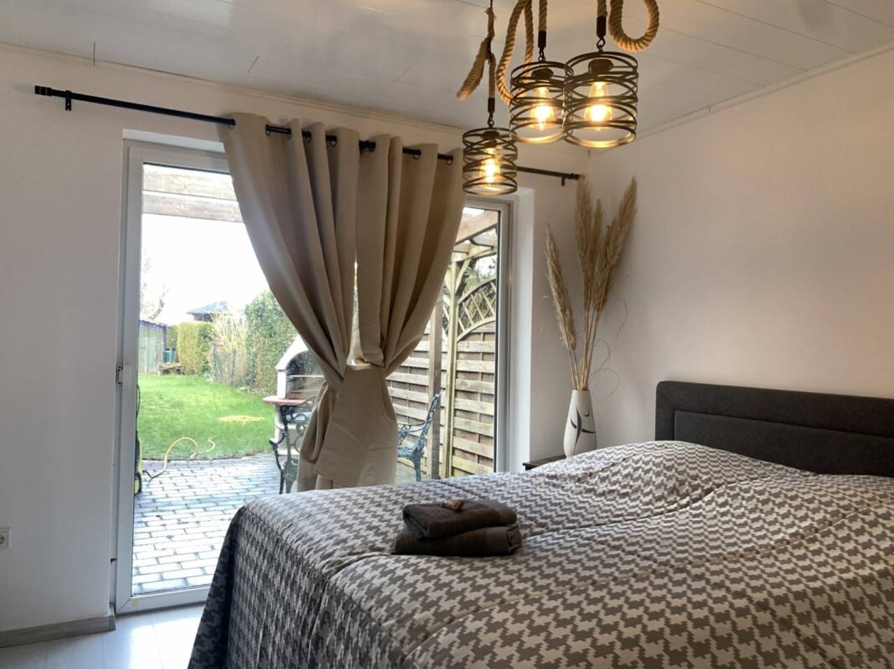 Ganze Wohnung, Ferienwohnung "Work and Relax" mit privater Terrasse, privatem Garten und Highspeed-Wlan in Eddelak, Sankt Michaelisdonn und Umgebung