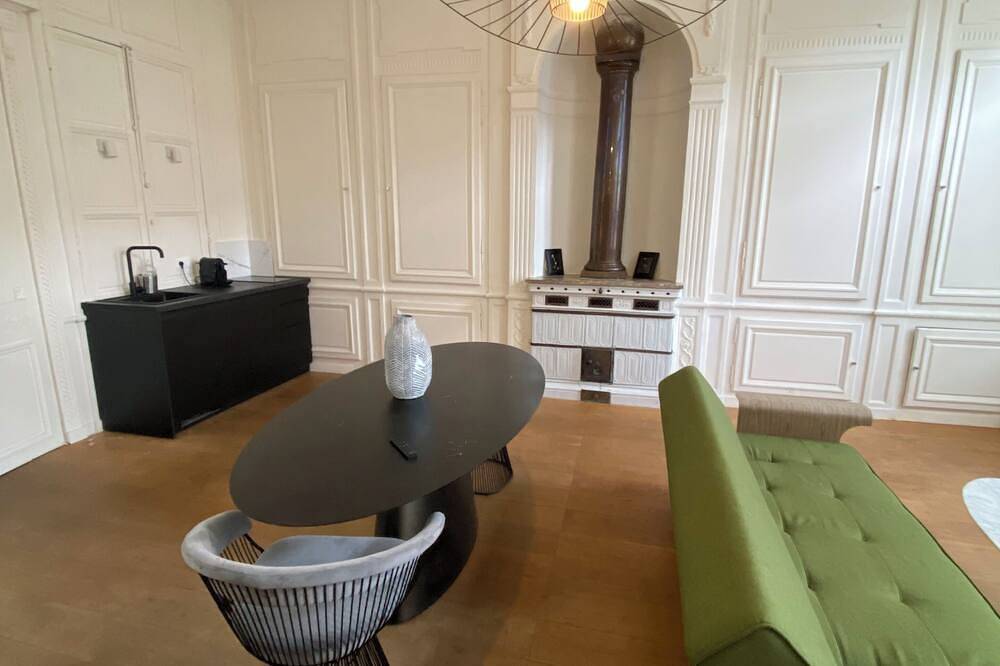 Entire apartment, Romantic apartment with round bed in the heart of the city in Amiens, Amiens region