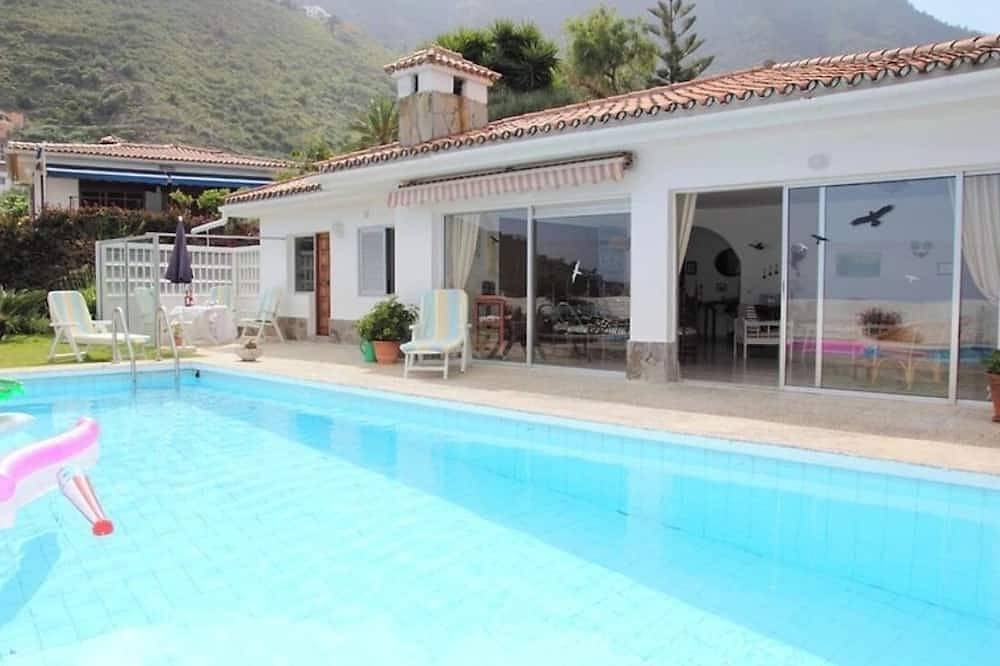 Komfortables Ferienhaus mit Pool und Meerblick in La Orotava in Risco Caido, La Orotava