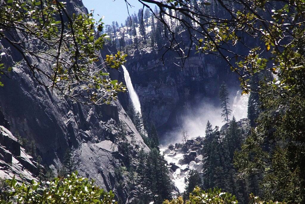 Nahe Yosemite: Bass Lake Cabin mit Whirlpool und Seeblick in Bass Lake