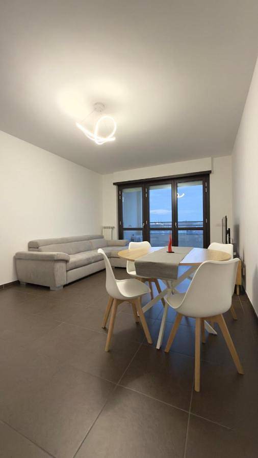 Appartamento per 4 persone, con Balcone e Idromassaggio nonché Terrazza a Sesto San Giovanni