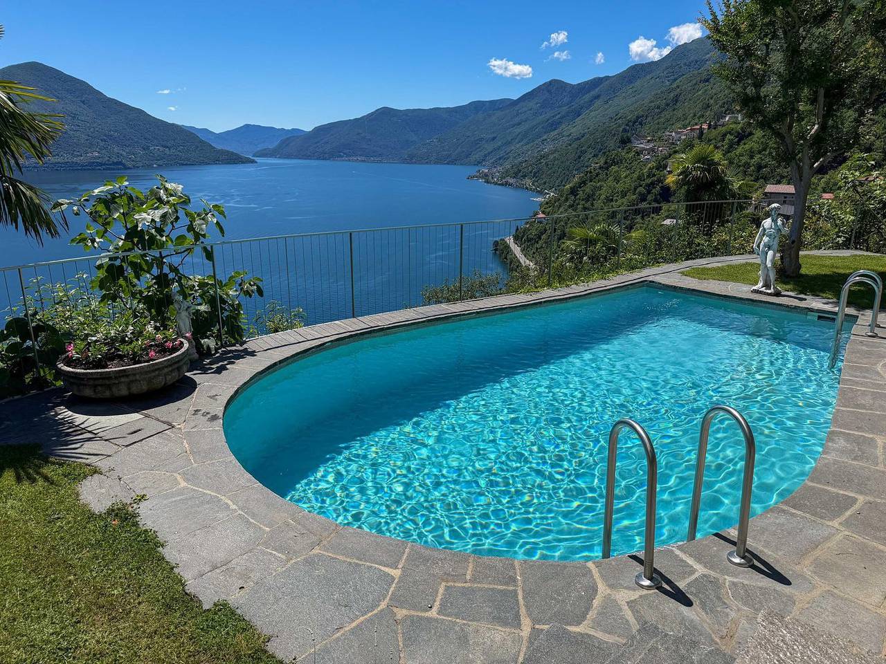 Exklusive Villa mit aussergewöhnlichem Seeblick, privatem Pool und Sauna in Ronco sopra Ascona, Tessiner Alpen