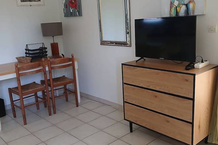 Ganze Wohnung, Spacious, Bright And Pleasant Studio in Castres, Castres und Umgebung