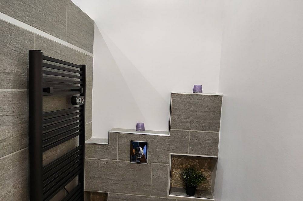 Agréable Logement Avec Terrasse in Saint-Victoret, Istres region