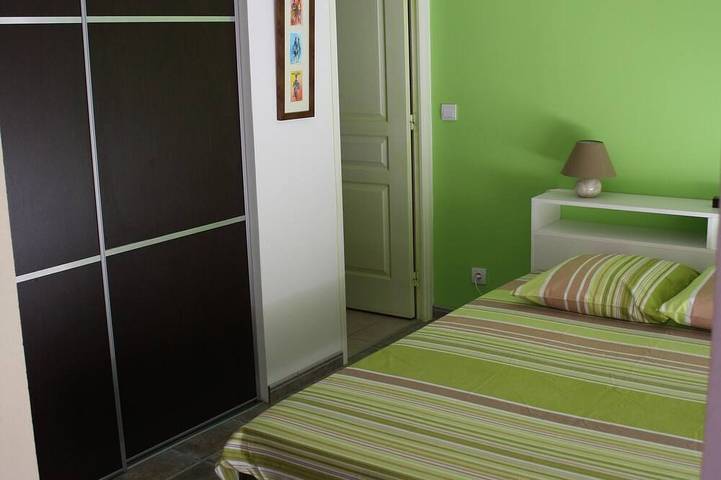 Gîte pour 4 personnes, avec piscine ainsi que terrasse et jardin à Taillades - 3