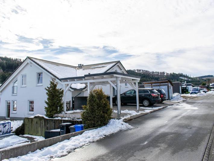 Ganze Wohnung, Ferienwohnung für 9 Personen mit Balkon in Willingen, die Mittelgebirge