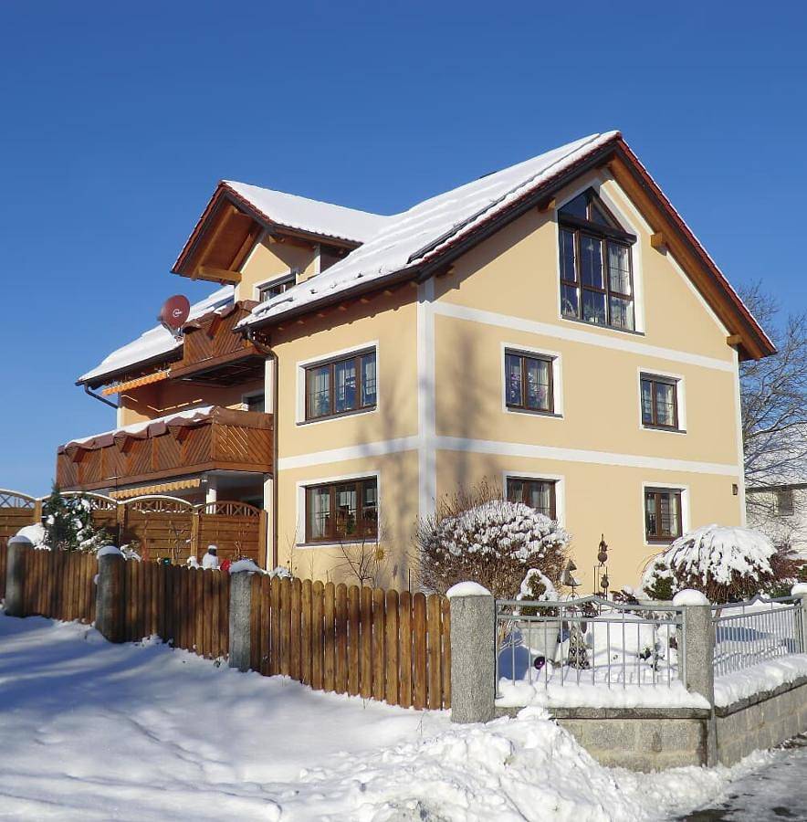 Ferienwohnung Brigitte Frank - Ruhige Ferienwohnung (80qm) mit eigenem Weiher in Bärnau, Ostbayern