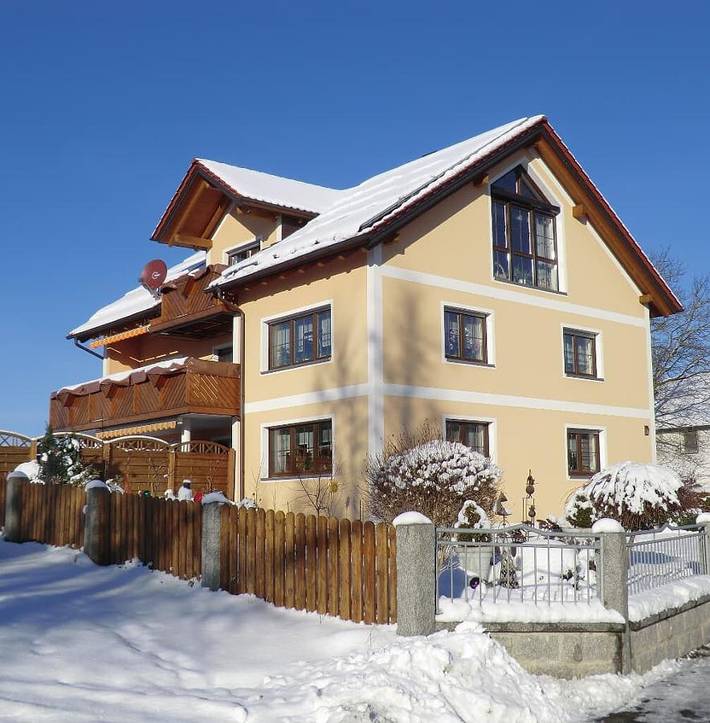 Ganze Wohnung, Ferienwohnung Brigitte Frank - Ruhige Ferienwohnung (80qm) mit eigenem Weiher in Bärnau, Ostbayern