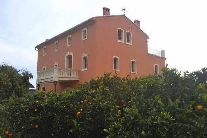 Gîte pour 16 personnes, avec jardin, animaux acceptés