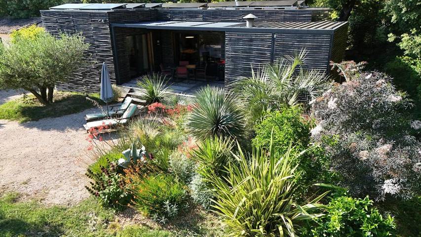 Villa pour 2 personnes, avec Jacuzzi et Terrasse ainsi que Jardin et Vue