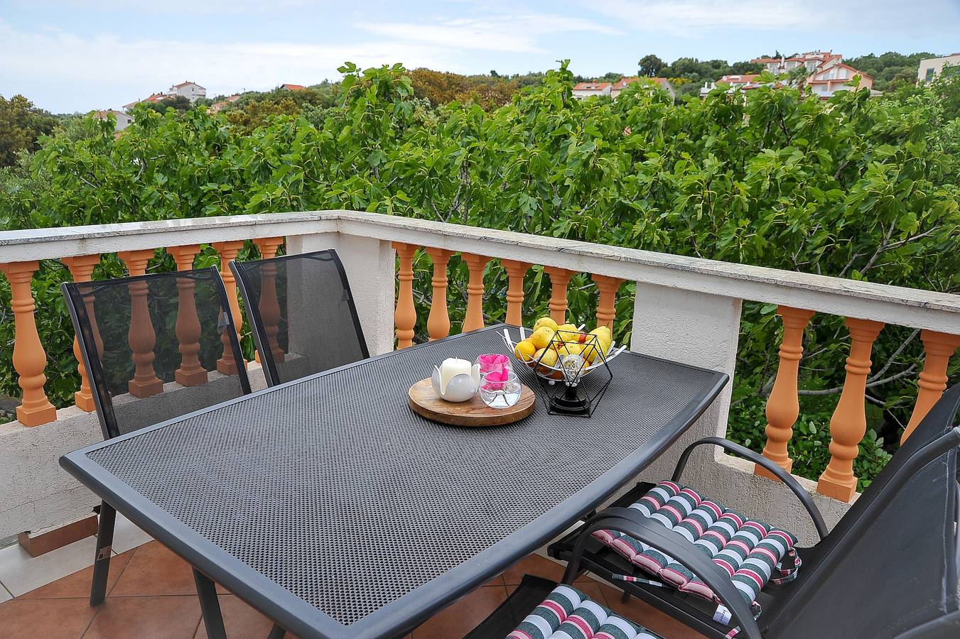 Ganze Wohnung, 2-Zimmer-Ferienwohnung mit Terrasse und Meerblick Supetarska Draga - Gonar, Rab A-24383-a in Supetarska Draga, Rab