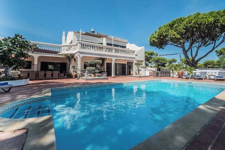 Villa für 16 Personen, mit Balkon und Garten - 1