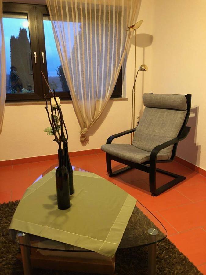 Ferienwohnung für 3 Personen, mit Balkon und Terrasse sowie Ausblick in Wachtberg