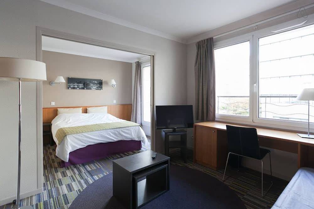 Entire apartment, Paris15 Balcony Parking, 1bedroom, sleeps 4 in Issy-les-Moulineaux, Hauts-de-Seine