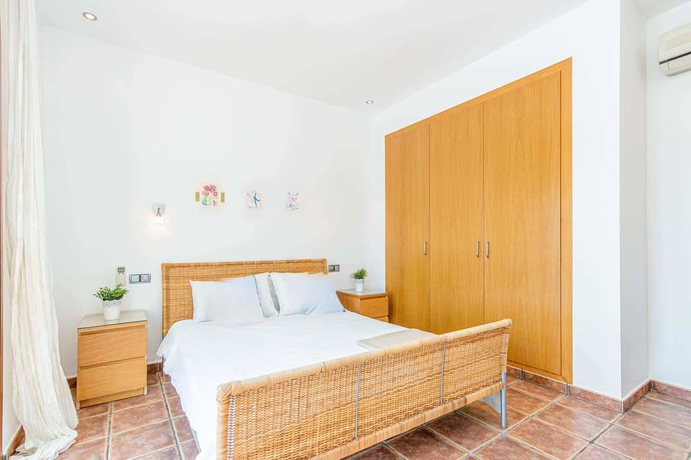 V024 - Villa Colina in Palau Sabardera, Alt Empordà