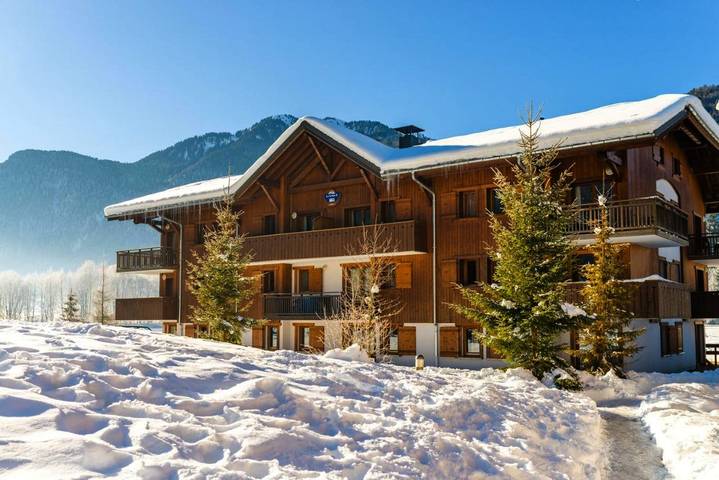 Parc de vacances pour 8 personnes, avec terrasse et jardin ainsi que piscine et sauna, animaux acceptés dans