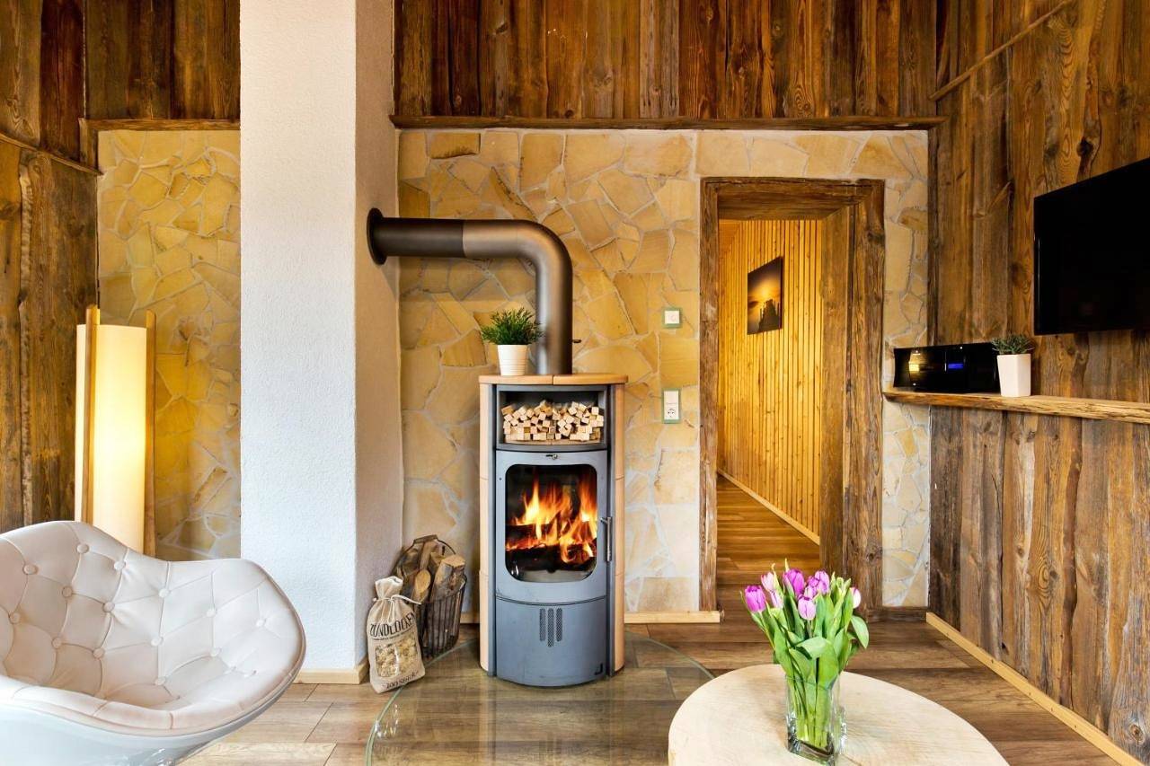 Ganze Wohnung, Ferienvilla Tanneck & Red Rock Lodge in Oybin, Zittauer Gebirge
