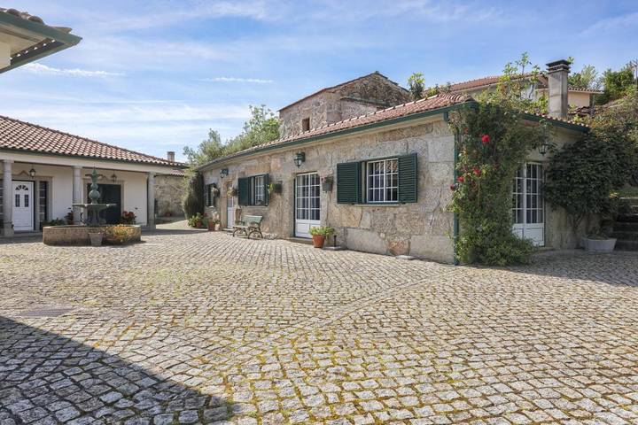 Location de vacances pour 4 personnes, avec Jardin ainsi que Piscine et Vue dans Penalva do Castelo