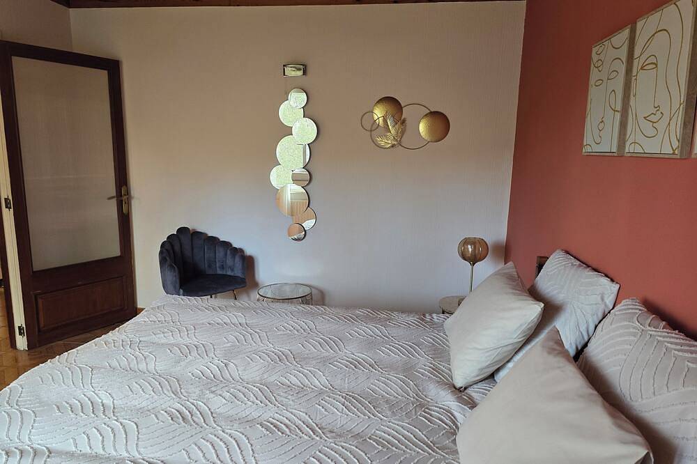 Apartamento entero, Junto Al Mar apartamento en una casa grande con piscina de agua salada in Cala Murada, Manacor