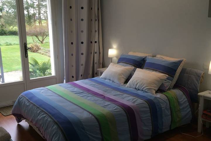 Appartement entier, Belle Dépendance dans propriété , bord de mer et golf in Baden (France), Côte des Mégalithes